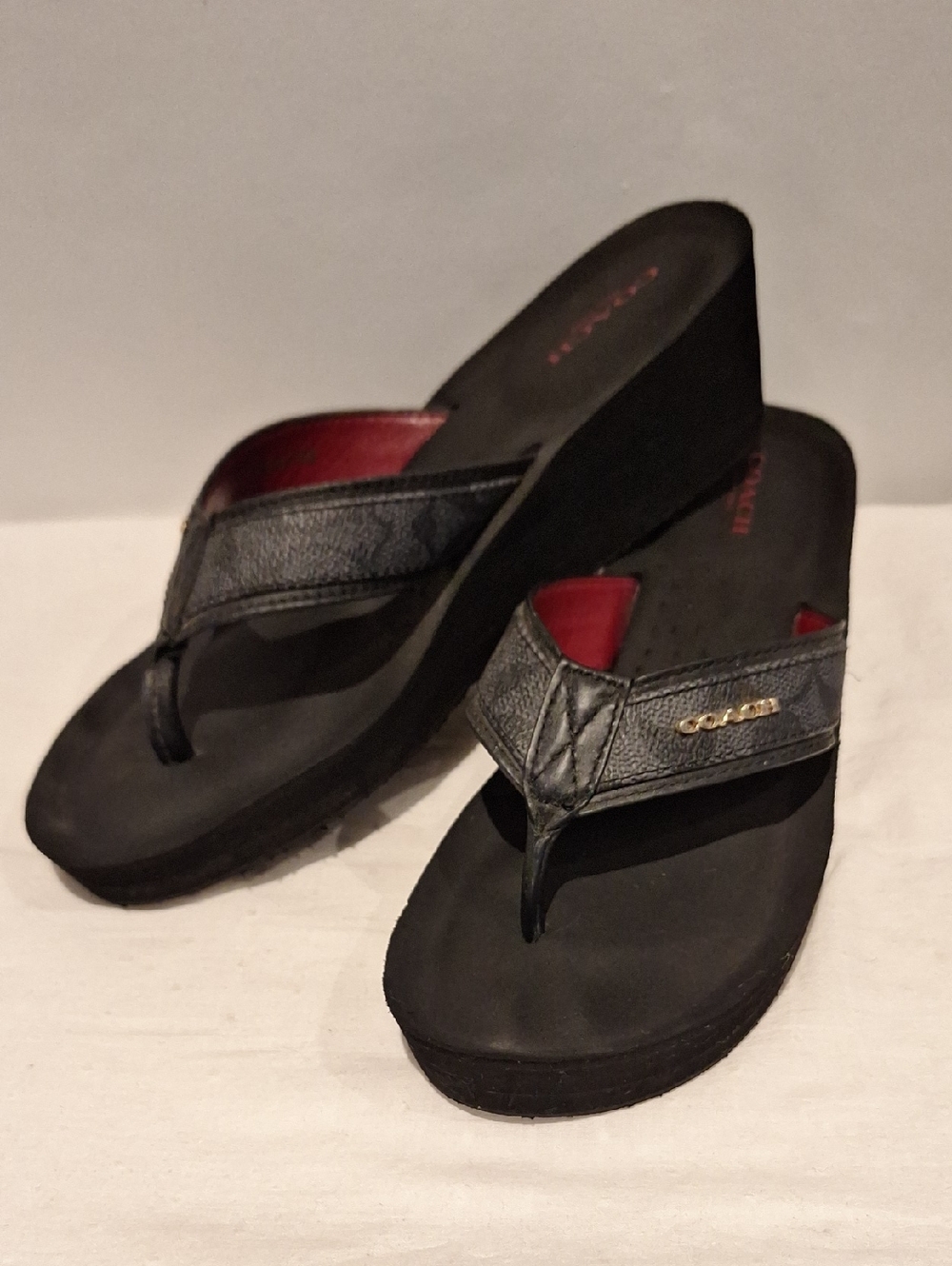 Coach Jolene  Black Wedge Thong Sandals with Red Lining Size 8.5